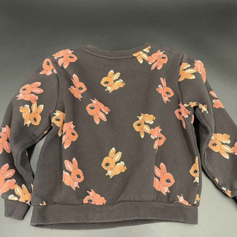 Girls H&M grey size 5T- 6 bunny themed sweater